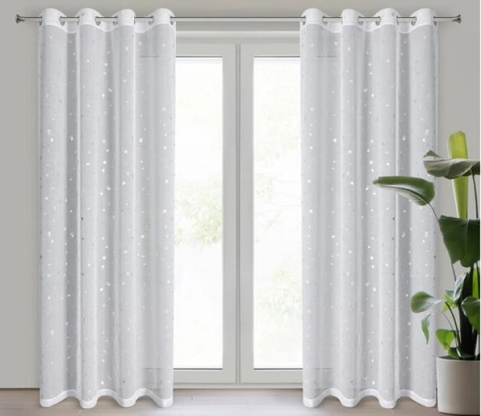 Vianočné záclony na okách